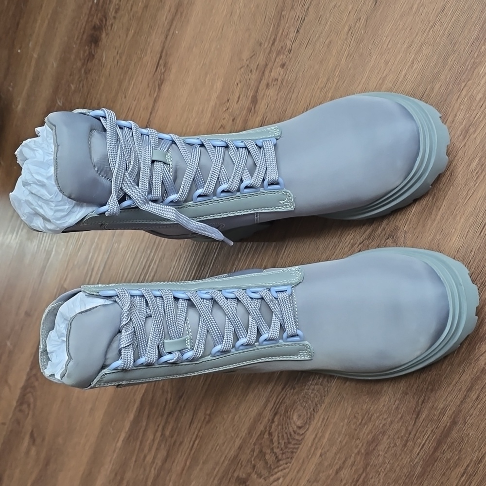 Women's OTBT Commander size 8.5 (6.5 Euro)